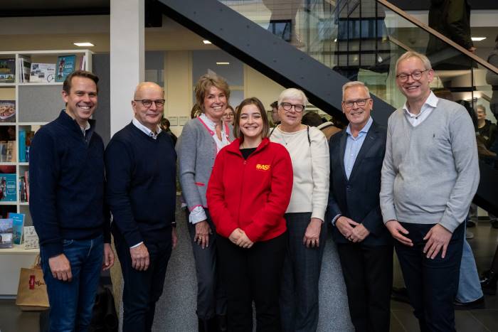 From left: Malte Schwerdtfeger, Hubertus Beringmeier (Chairman of the Supervisory Board), Andrea Moraldo (Midwife Mobile), Joana Lodzik (Midwife Mobile), Elisabeth Kaup (Suppendonnerstag), Joachim Riemann (Suppendonnerstag), Dr Ludger Schulze Pals